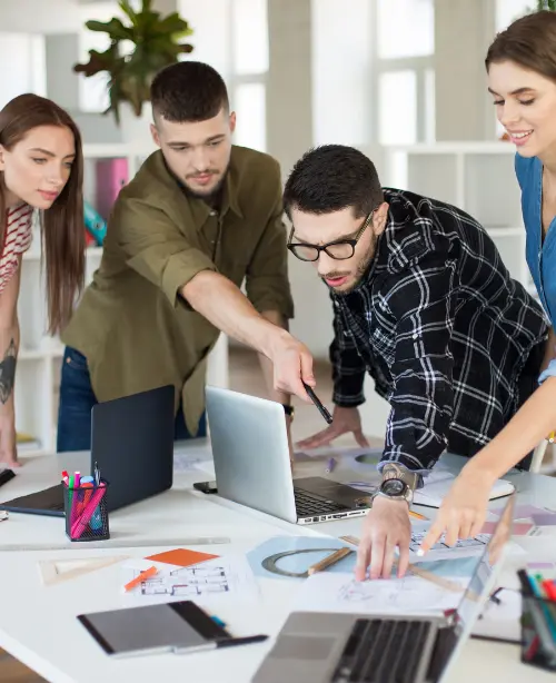 Proceso de estrategia de marca y publicidad