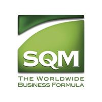 Logo del cliente SQMC - Desarrollo web por Jirafa Digital